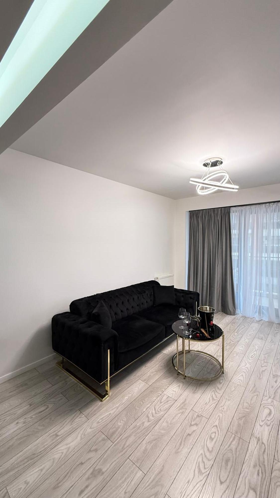 Central Deluxe By Rh Living Bucharest Exterior photo