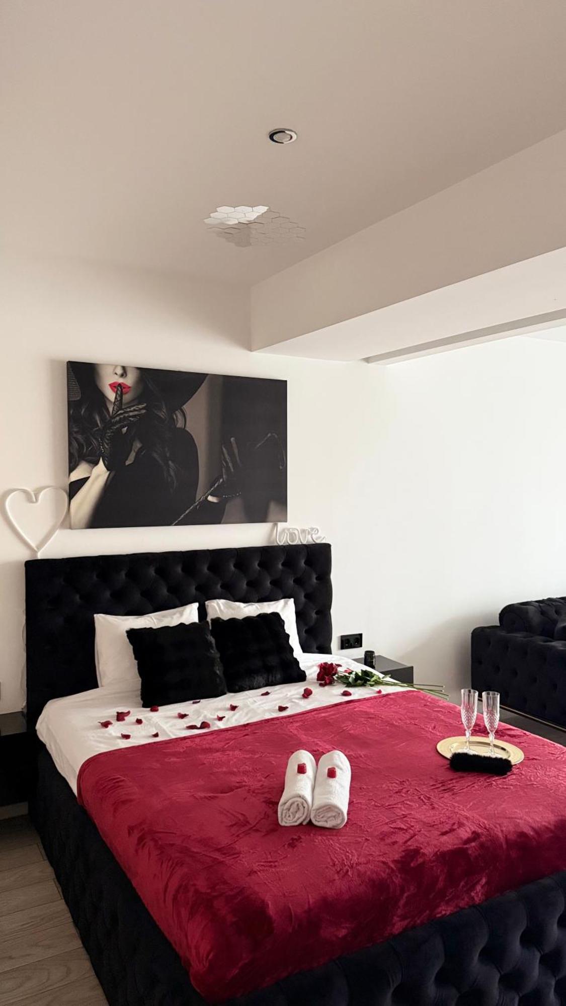 Central Deluxe By Rh Living Bucharest Exterior photo