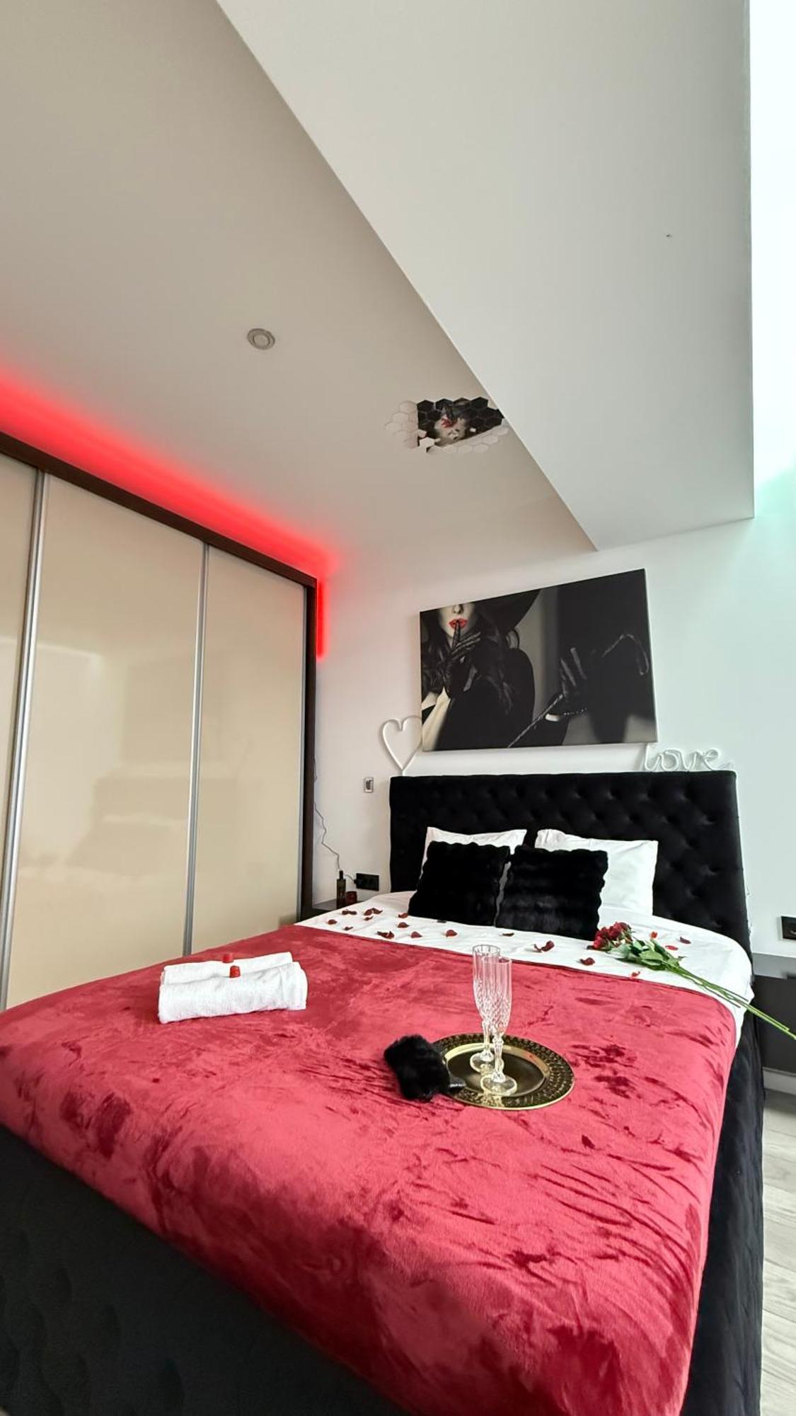 Central Deluxe By Rh Living Bucharest Exterior photo