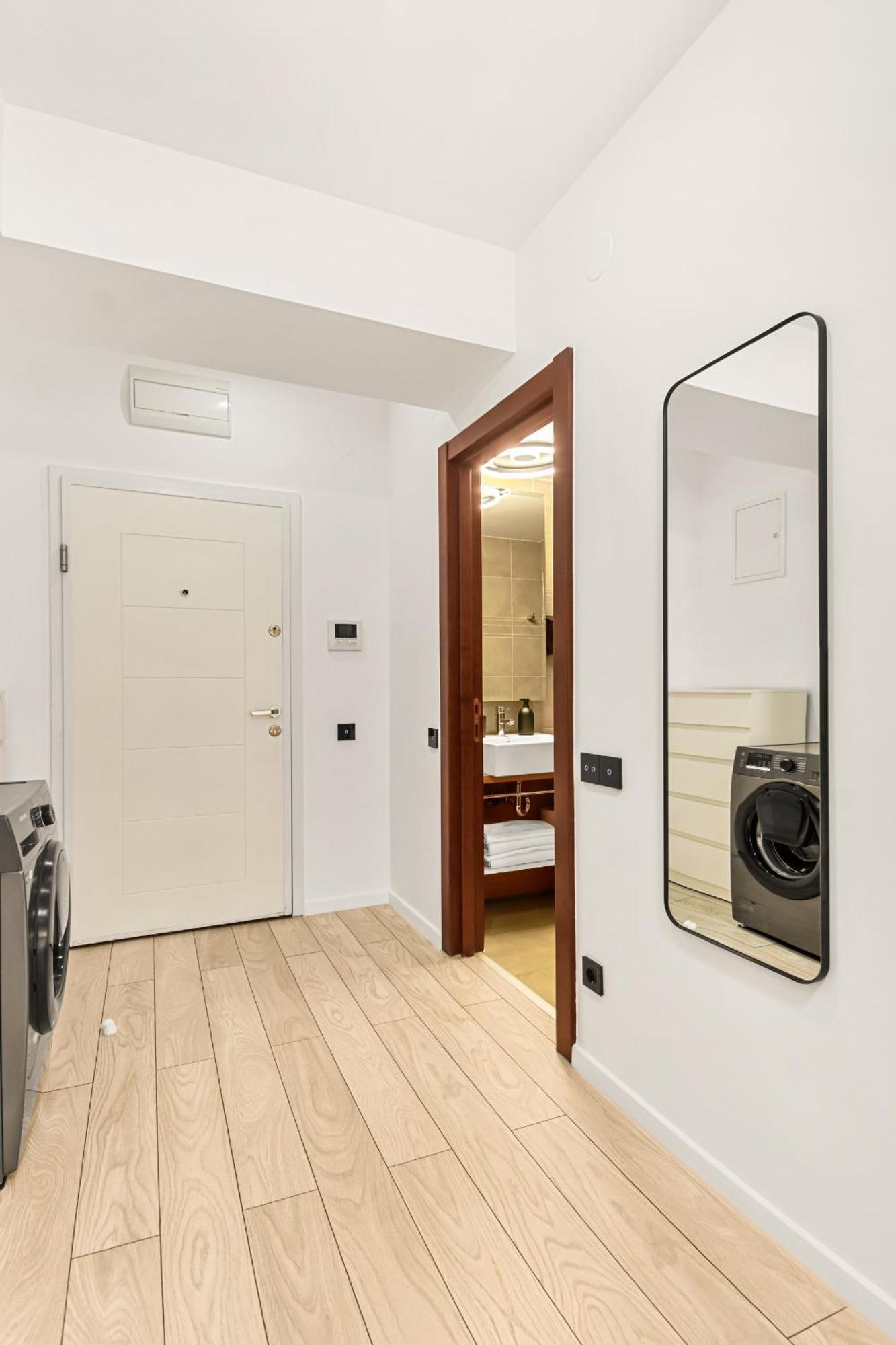 Central Deluxe By Rh Living Bucharest Exterior photo