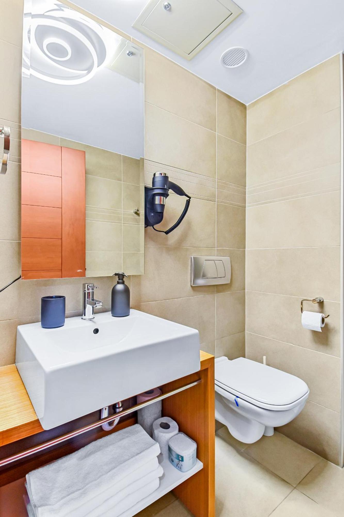 Central Deluxe By Rh Living Bucharest Exterior photo
